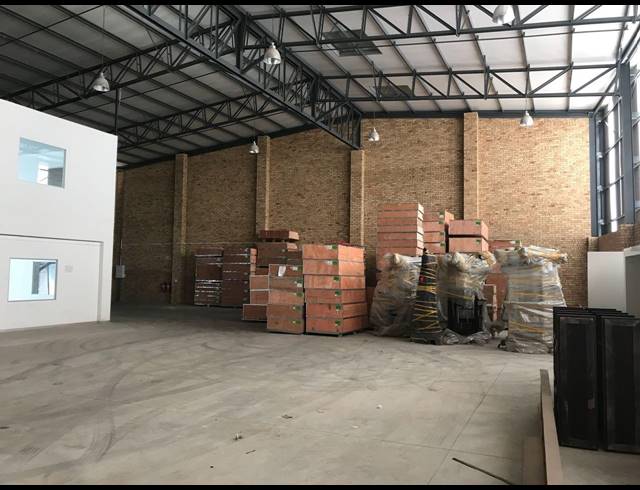 1,061M² WAREHOUSE TO LET IN NORTH RIDING